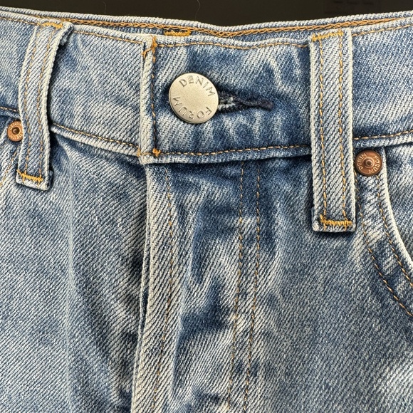 Aritzia - Denim Forum Hi-Rise Shorts - Size 23 (size XXS-XS) - Picture 2 of 9